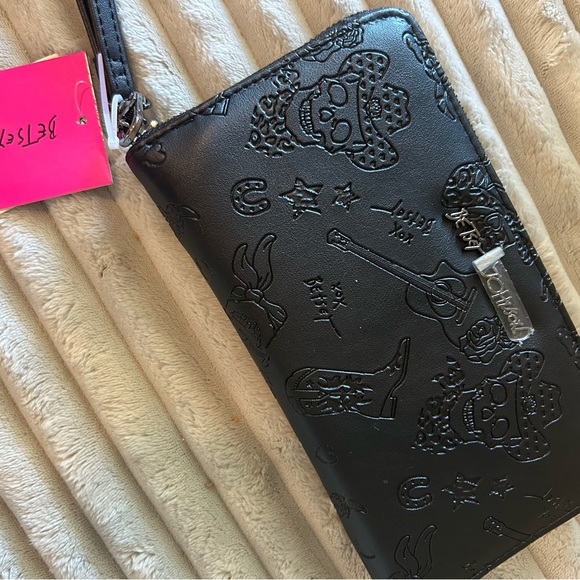Betsey Johnson Black Embossed Skull Cowboy Wallet NWT - Picture 1 of 5